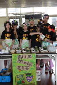 我們的裝扮也有搭配我們的茶飲喔