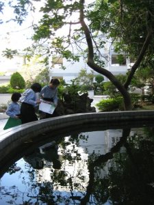 雖是以櫻花為名外出寫生，然而戶外那些屬於光呀水呀的召喚，一點都不比櫻花遜色